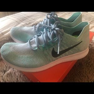 Women’s Nike Free RN flyknit 2017